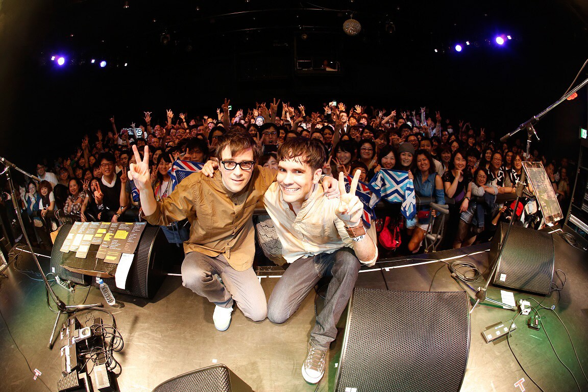 スコット＆リバース、骨太サウンドとゆるいトークでファン魅了した「ニマイメ」な夜