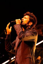 「平井堅 2017 Special Live !! "THE STILL LIFE"」東京・日本武道館公演の様子。（撮影：田中栄治）