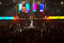 「平井堅 2017 Special Live !! "THE STILL LIFE"」東京・日本武道館公演の様子。（撮影：田中栄治）