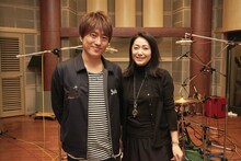 左から小渕健太郎（コブクロ）、石川さゆり。