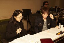 石川さゆりと小渕健太郎（コブクロ）。