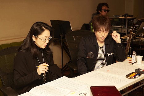 石川さゆりと小渕健太郎（コブクロ）。