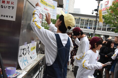 ライブの準備をするMAGiC BOYZ。