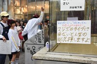 ライブの準備をするMAGiC BOYZ。