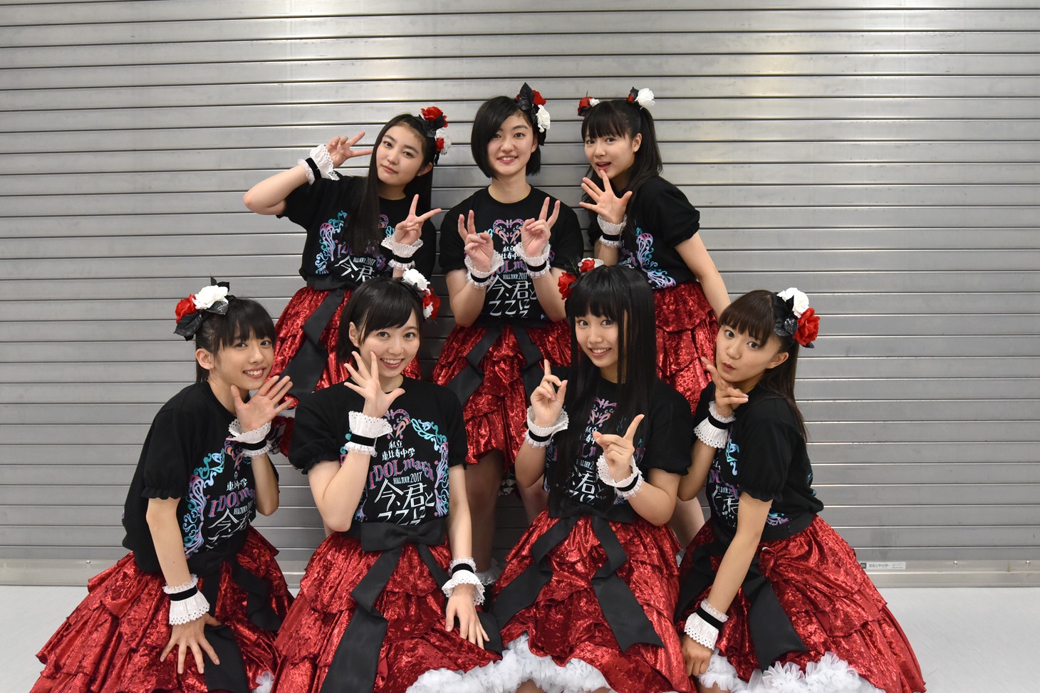 「私立恵比寿中学 IDOL march HALLTOUR 2017～今、君とここにいる～」初日公演終了直後の私立恵比寿中学。