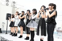 転校少女歌撃団「じゃじゃ馬と呼ばないで」のミュージックビデオ撮影イベントの様子。（撮影：古川朋久）