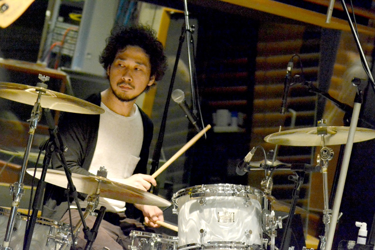 YOSHIAKI（Dr）（写真提供：TOKYO FM）