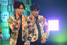 手前からタクヤ、ユースケ。(c)フジテレビ