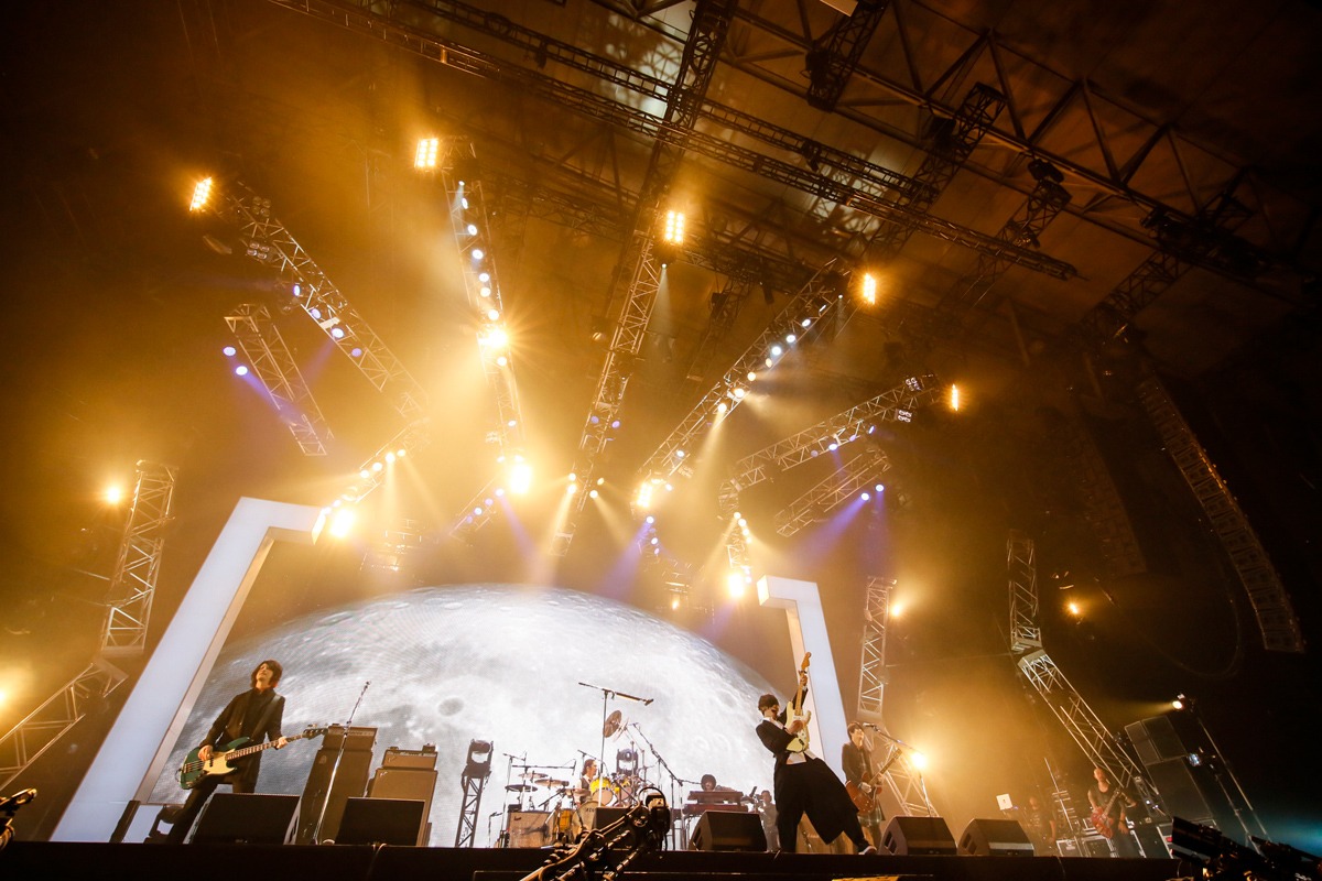 [Alexandros]「[Alexandros] Tour 2016～2017 ～We Come In Peace～」幕張メッセ国際展示場9～11ホール4月23日公演の様子。（撮影：西槇太一）