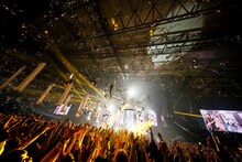 [Alexandros]「[Alexandros] Tour 2016～2017 ～We Come In Peace～」幕張メッセ国際展示場9～11ホール4月23日公演の様子。（撮影：西槇太一）