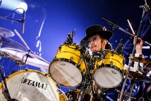 庄村聡泰（Dr）（撮影：西槇太一）