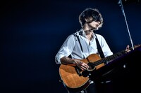 人気画像9位は「[Alexandros]3時間で怒涛の29曲！感謝の気持ちあふれたツアーファイナル」より、川上洋平（Vo, G）。（撮影：高田梓）