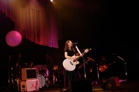 「阿部真央らいぶNo.7」ファイナル東京国際フォーラム ホールA公演の様子。（撮影：緒方秀美）