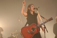 「阿部真央らいぶNo.7」ファイナル東京国際フォーラム ホールA公演の様子。（撮影：緒方秀美）
