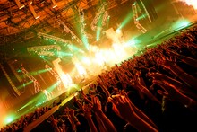 [Alexandros]「[Alexandros] Tour 2016～2017 ～We Come In Peace～」幕張メッセ国際展示場9～11ホール4月23日公演の様子。（撮影：西槇太一）