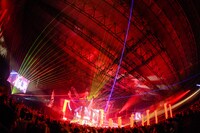 [Alexandros]「[Alexandros] Tour 2016～2017 ～We Come In Peace～」幕張メッセ国際展示場9～11ホール4月23日公演の様子。（撮影：岸田哲平）