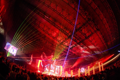 [Alexandros]「[Alexandros] Tour 2016～2017 ～We Come In Peace～」幕張メッセ国際展示場9～11ホール4月23日公演の様子。（撮影：岸田哲平）