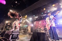 大森靖子と神聖かまってちゃん。（Photo by Masayo）