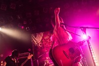 「キチ編」での大森靖子のライブの様子。（Photo by Masayo）