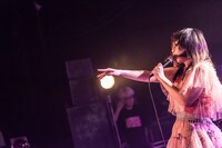 「キチ編」での大森靖子のライブの様子。（Photo by Masayo）