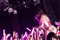 「キチ編」での大森靖子のライブの様子。（Photo by Masayo）