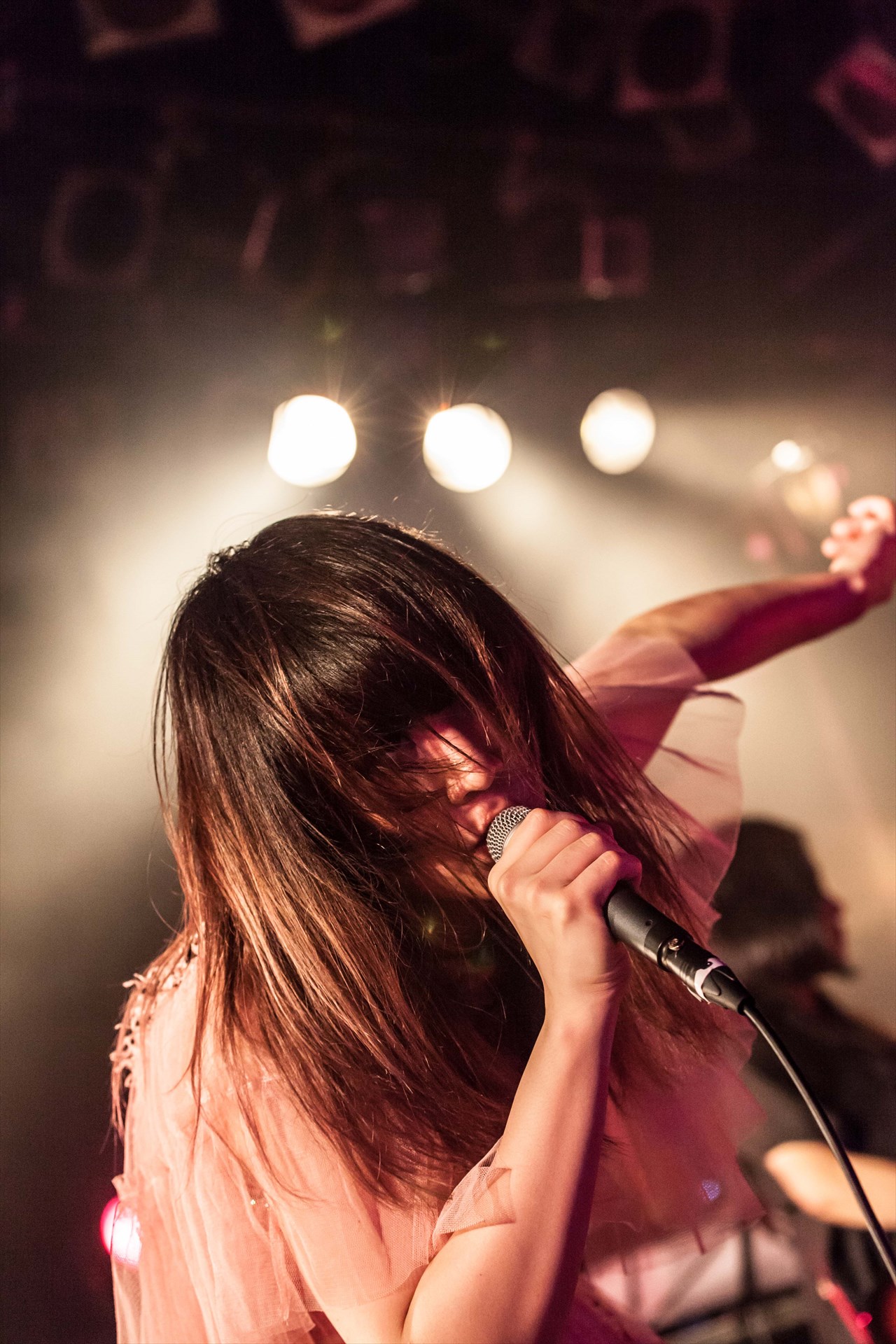 「キチ編」での大森靖子のライブの様子。（Photo by Masayo）