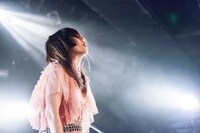 「キチ編」での大森靖子のライブの様子。（Photo by Masayo）