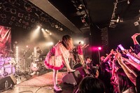 大森靖子と神聖かまってちゃん。（Photo by Masayo）