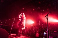 「ガイア編」での大森靖子のライブの様子。（Photo by Masayo）