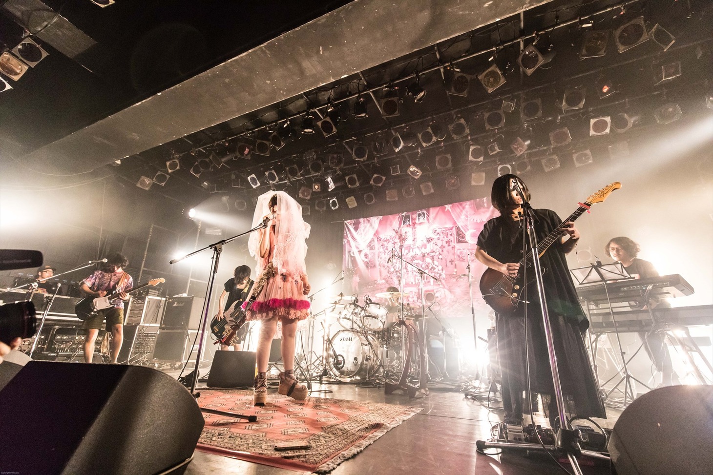 「ガイア編」での大森靖子のライブの様子。（Photo by Masayo）
