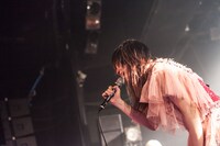 「ガイア編」での大森靖子のライブの様子。（Photo by Masayo）