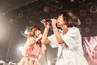 左から大森靖子、あの。（Photo by Masayo）