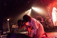 奥から大森靖子、あの。（Photo by Masayo）