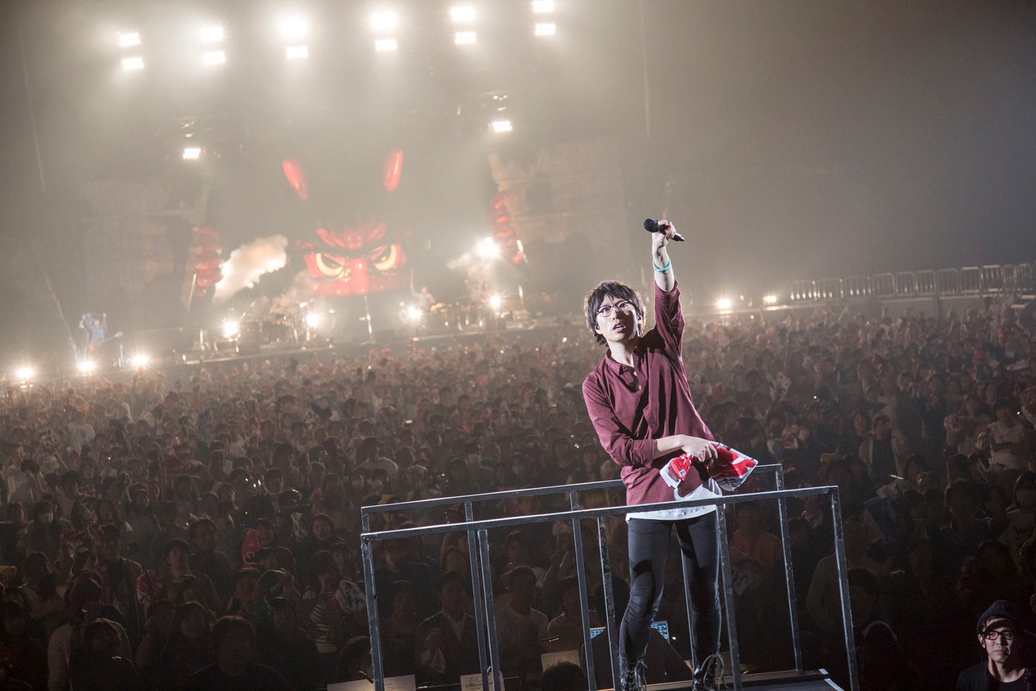 「全国ホール＆アリーナツアー 2016-2017『来し方行く末』」横浜アリーナ公演の様子。