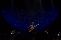 「全国ホール＆アリーナツアー 2016-2017『来し方行く末』」横浜アリーナ公演の様子。