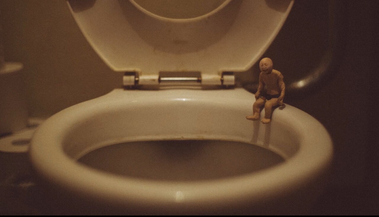 クリトリック・リスのスギム、トイレで流される