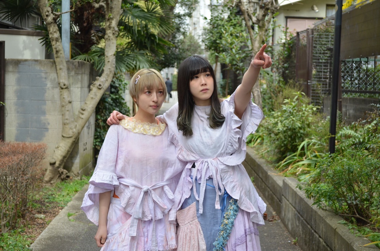 校庭カメラギャル
