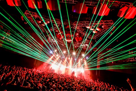 「TOUR THE KIDS」4月26日の新木場STUDIO COAST公演の様子。