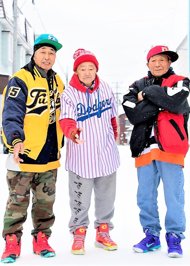 リーシリーボーイズ。左から、ガンゼ（78歳）、めんこE（77歳）、コンブアッペカッチャ（91歳）。