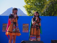 左から西垣有彩、希山愛。（写真提供：スターダスト音楽出版）