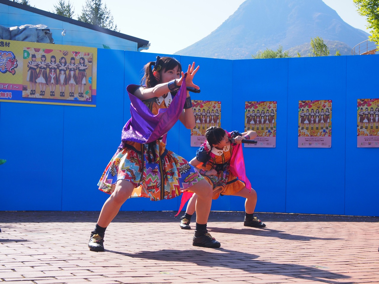 左から瀬田さくら、西垣有彩。（写真提供：スターダスト音楽出版）