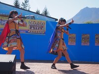 左から上田理子、星野蒼良。（写真提供：スターダスト音楽出版）