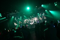 転校少女歌撃団「定期公演 2017 ～私立元麻布学園祭 Vol.5～」東京・AKIBAカルチャーズ劇場公演の様子。（撮影：古川朋久）