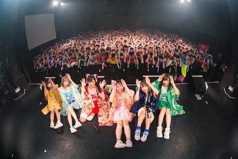 「バンドじゃないもん！ワンマンライブ2017 大阪ダダダッシュ！ ～ちゃんと汗かかなきゃ××××～」の様子。（写真提供：ポニーキャニオン）