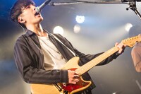 牧野純平（Vo / LILI LIMIT）（撮影：ハタサトシ）