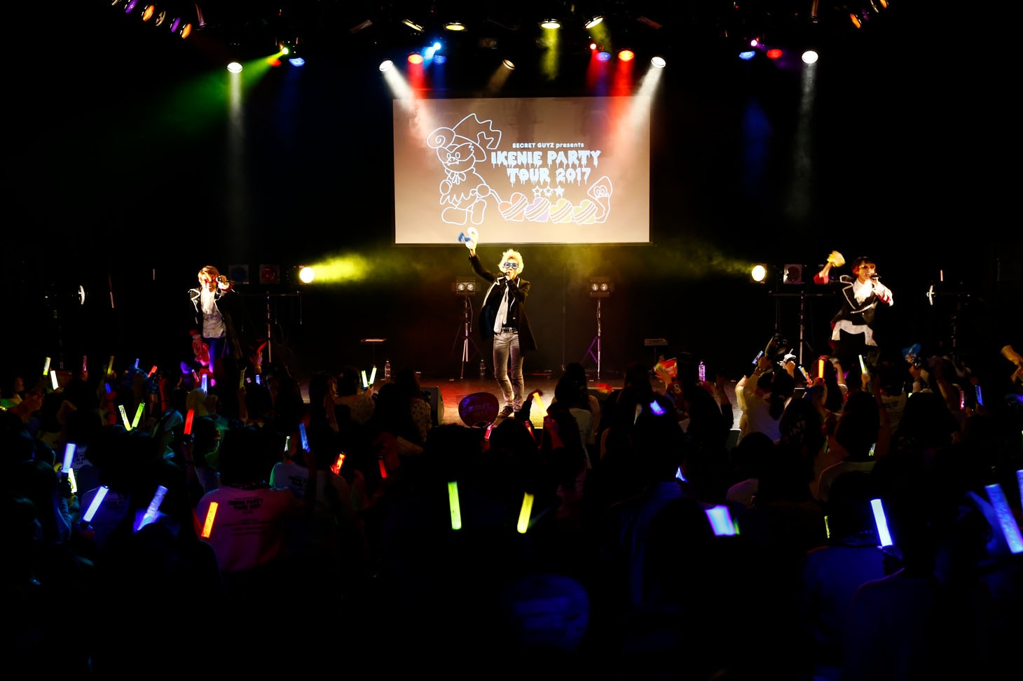 SECRET GUYZのライブの様子。（撮影：M.キセキ）