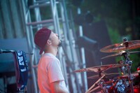 藤原“28才”広明（Dr）（Photo by MAYUMI -kiss it bitter-）