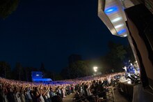 SUPER BEAVER「シングル発売記念“岡東阪”ラクダSP」東京・日比谷野外大音楽堂公演の様子。（Photo by MAYUMI -kiss it bitter-）