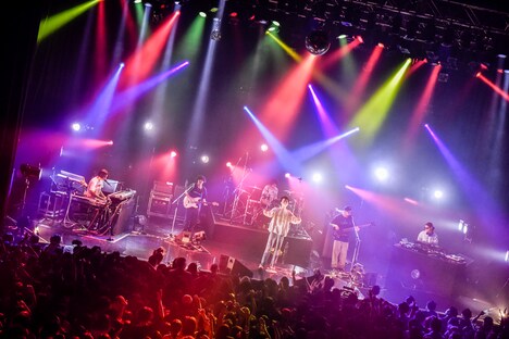 Suchmos「TOUR THE KIDS “EXTRA SHOW”」新木場STUDIO COAST4月27日公演の様子。（Photo by Shun Komiyama）