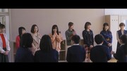 AKB48「願いごとの持ち腐れ」のミュージックビデオのワンシーン。